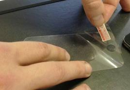 Как да залепите защитно стъкло на телефона си - стъпка по стъпка инструкции и съвети за избор на устройство за защитен стъклен стикер