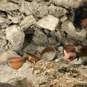 Çfarë përdorin arkeologët kur gërmojnë?