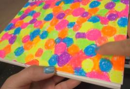 Super zanat: kako napraviti čarobnu bilježnicu sa šarenim pozadinama